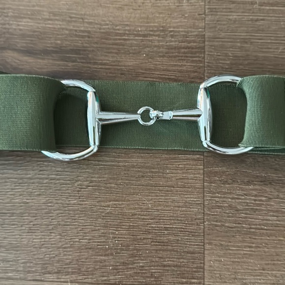 🐴 NWOT Woman's Green Elastic Snaffle Bit Belt - Adjustable. One size 🐴 - Picture 2 of 4